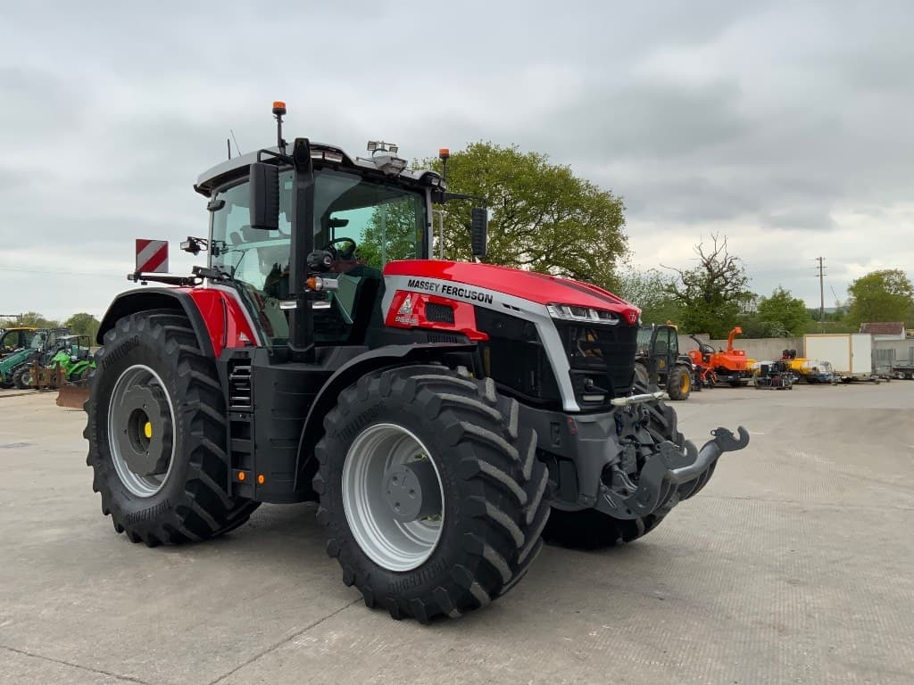 Massey Ferguson 9S.425